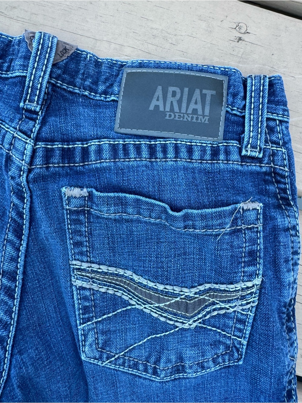 Ariat Denim Blue Distressed Jeans size 28/32